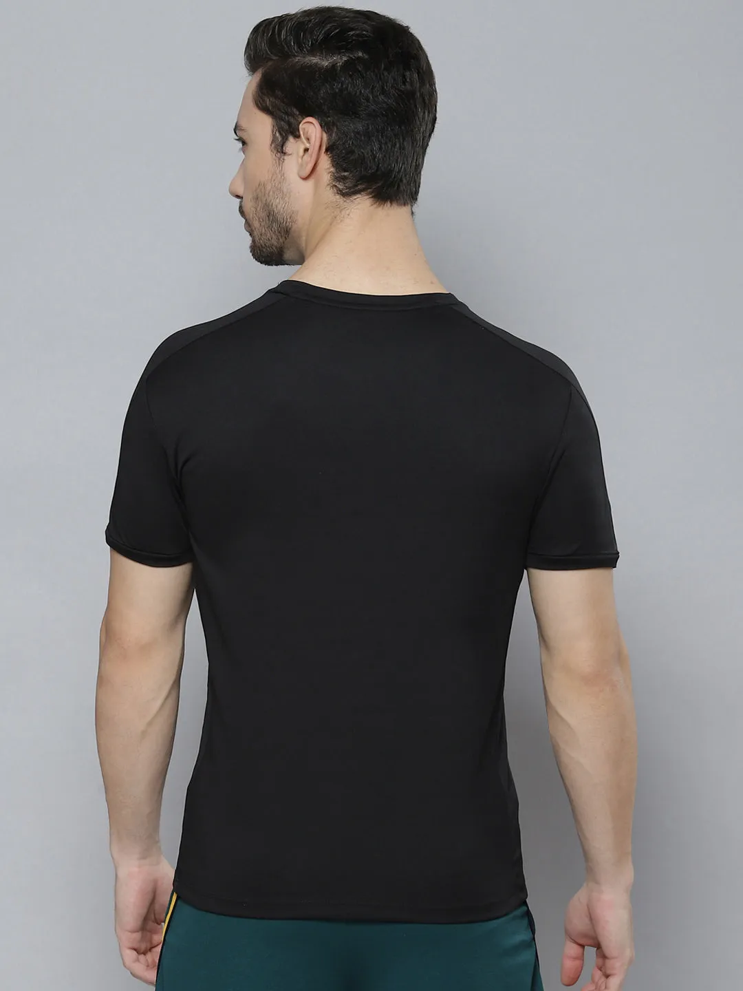 Alcis Men Black Solid T-shirt