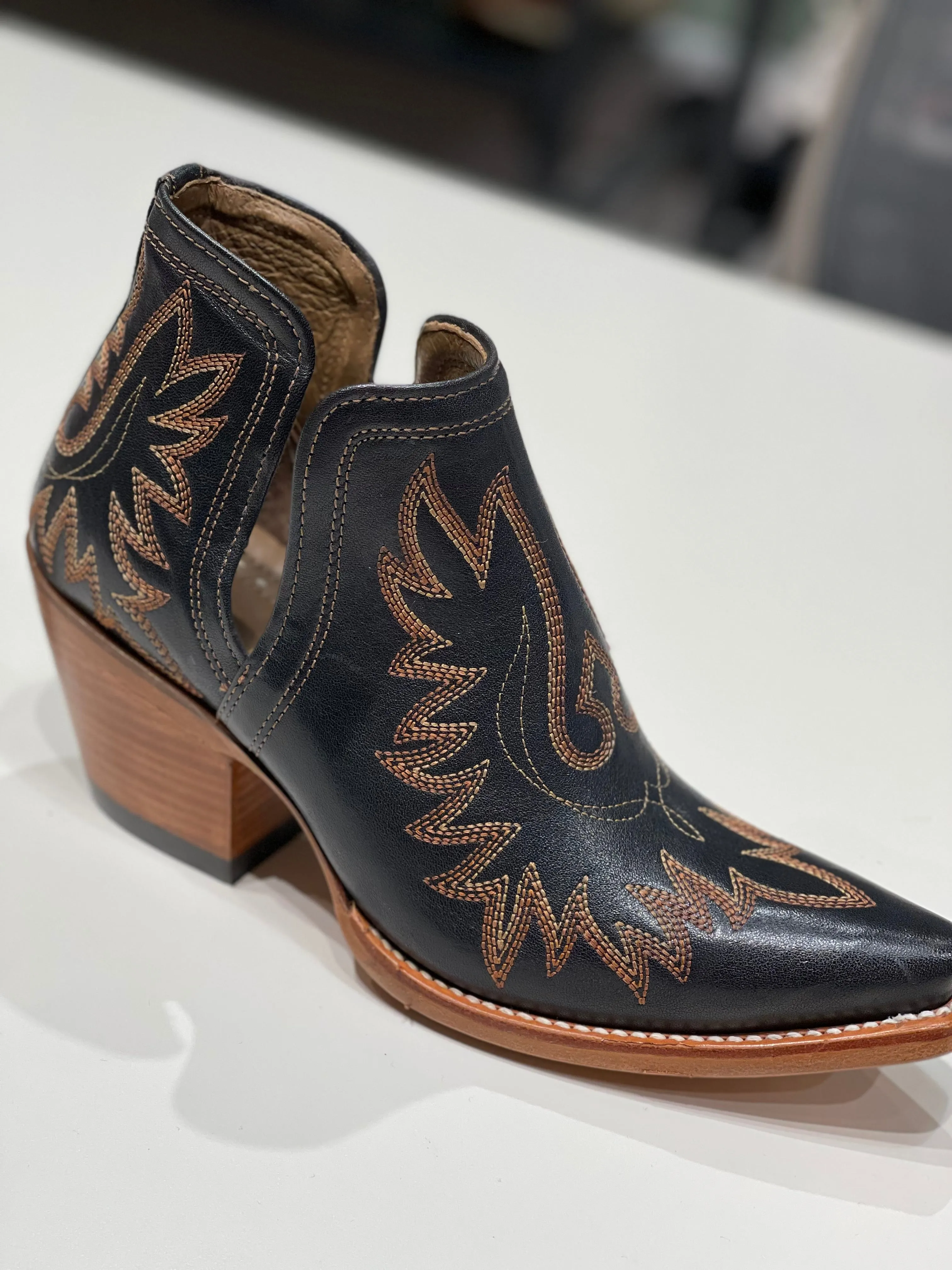 Ariat Dixon Brooklyn Black Bootie