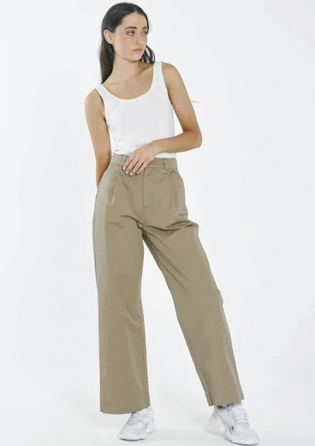 Artist Pleated Chino Pant Sand