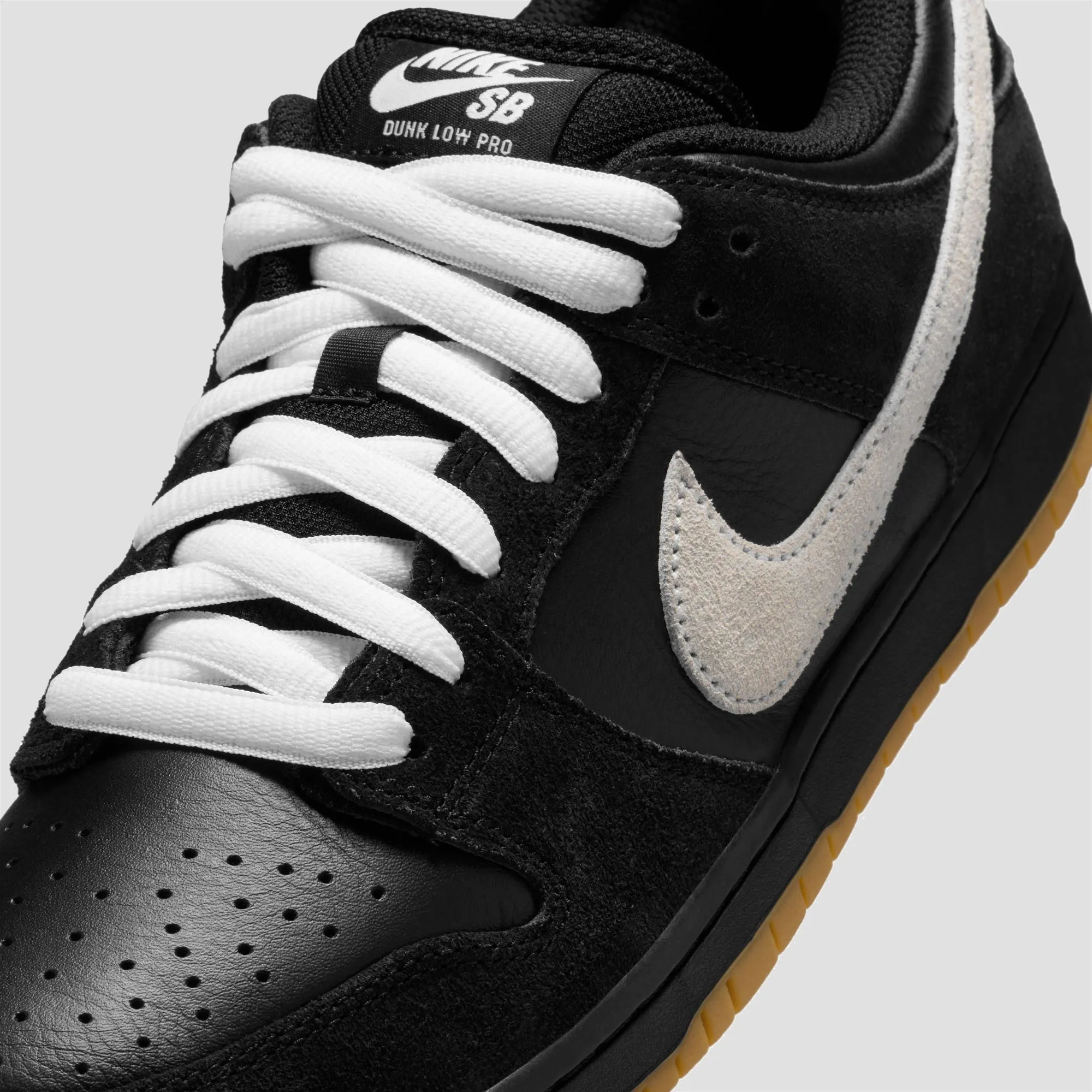 Nike SB Dunk Low Pro Skate Shoes Black / White / Black / Gum