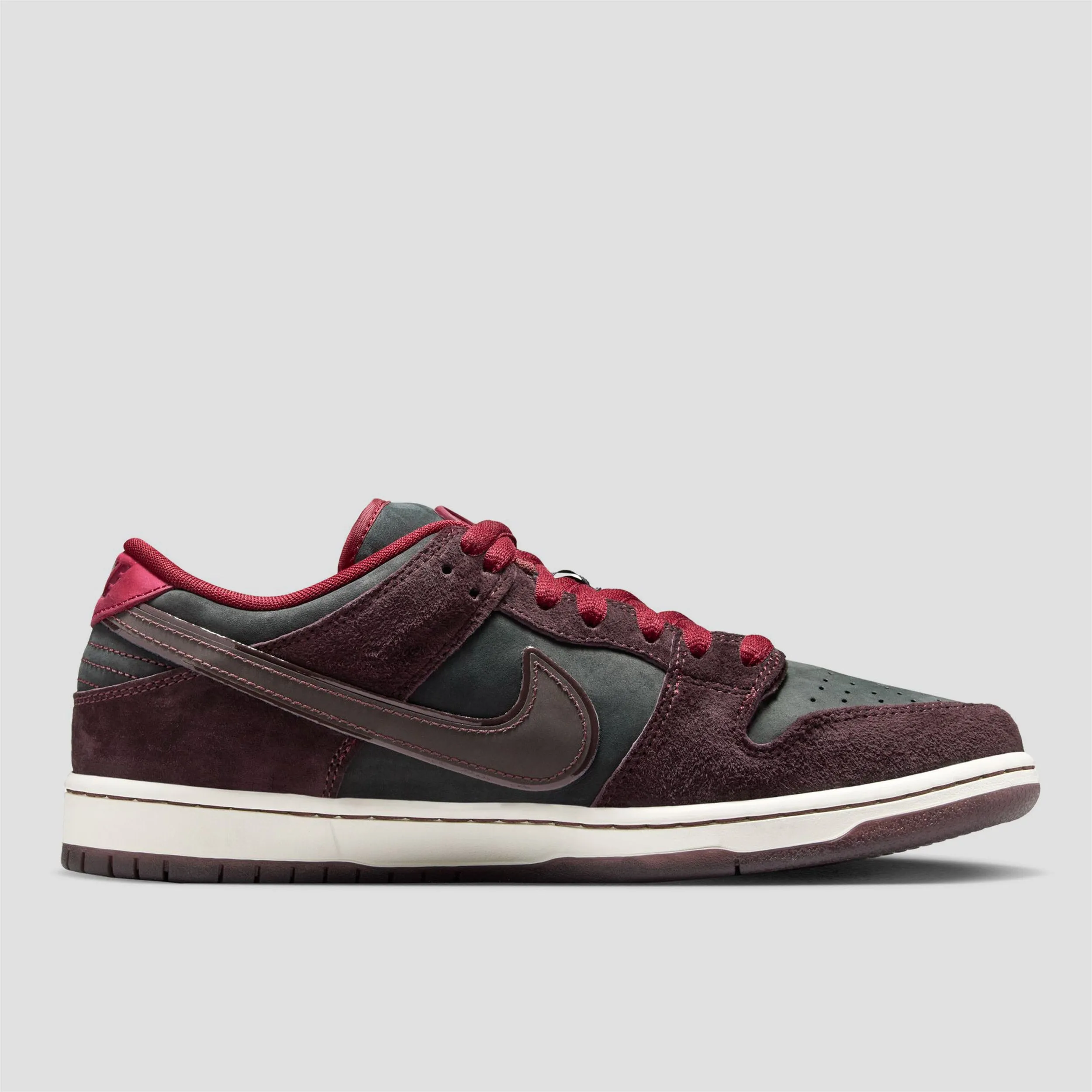 Nike SB Dunk Low Pro X Riot Skateshop Skate Shoes Mahogany / Dark Beetroot / Team Red / Sail