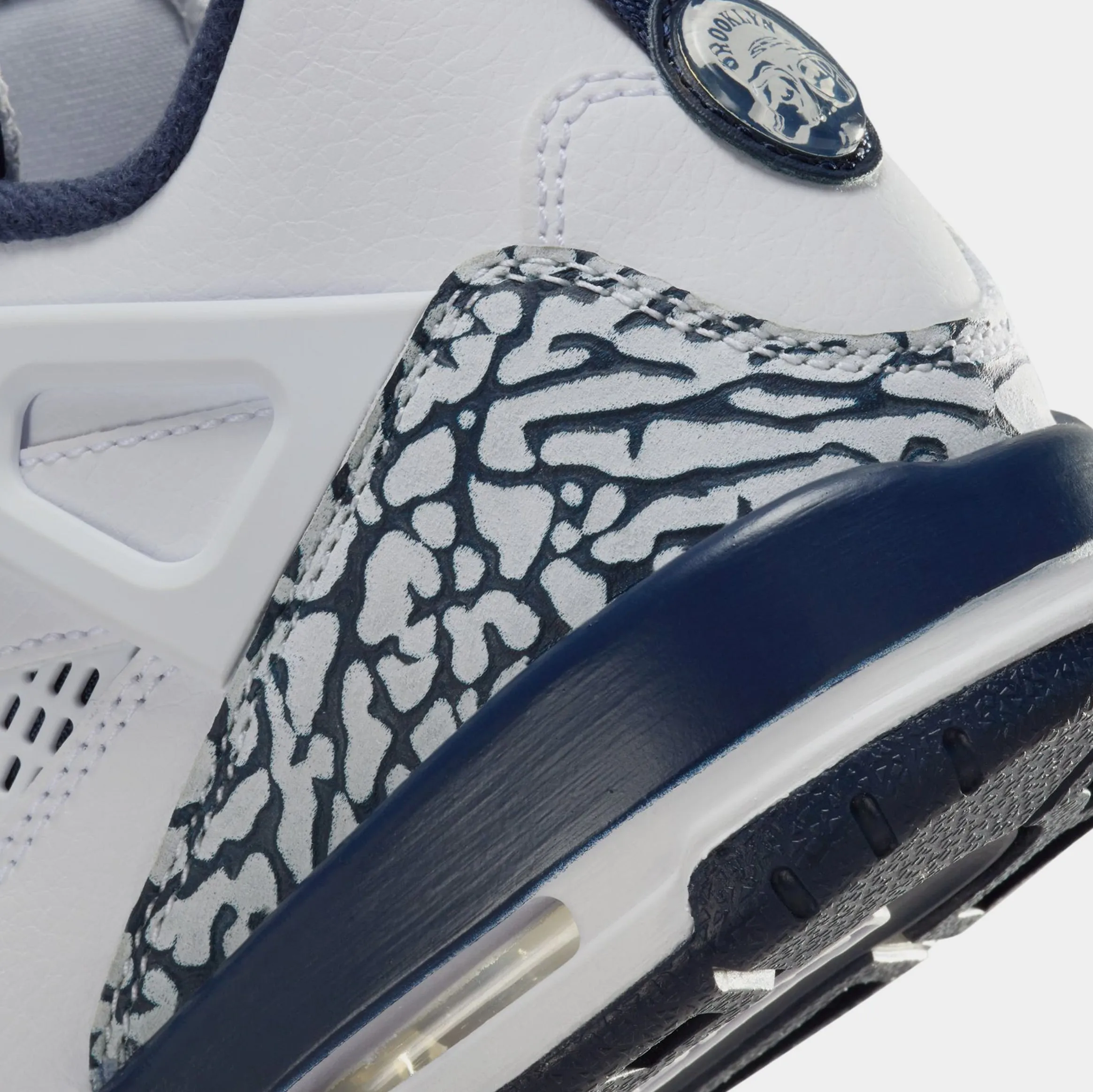 Spizike Low Grade School Basketball Shoes (White/Obsidian/Pure Platinum)