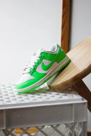 W DUNK LOW "GREEN STRIKE"